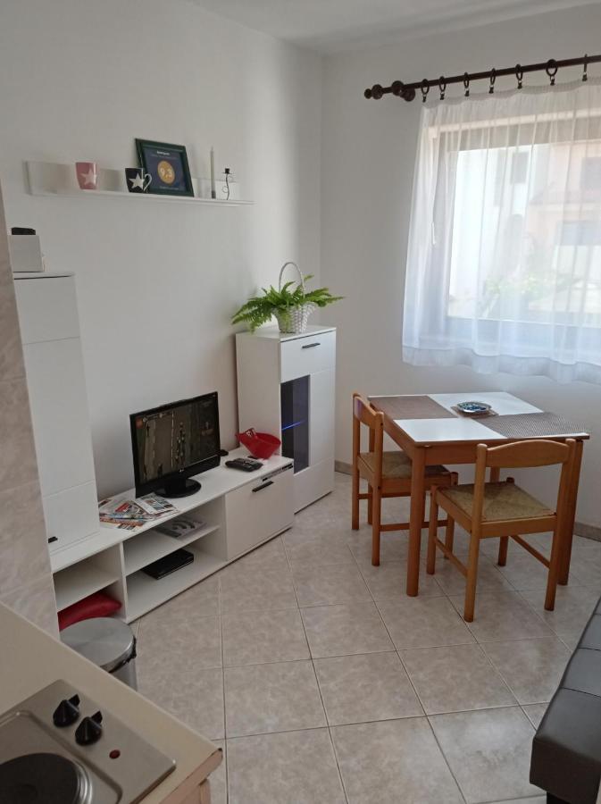 "Sunny" - Studio Apartment Pula Eksteriør bilde